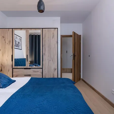 Dark Blue With Parking And Furnished Balcony In By Renters Apartment Krakow