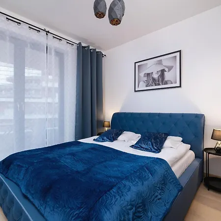 Dark Blue With Parking And Furnished Balcony In By Renters Apartment Krakow