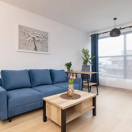 Lägenhet Dark Blue With Parking And Furnished Balcony In By Renters *